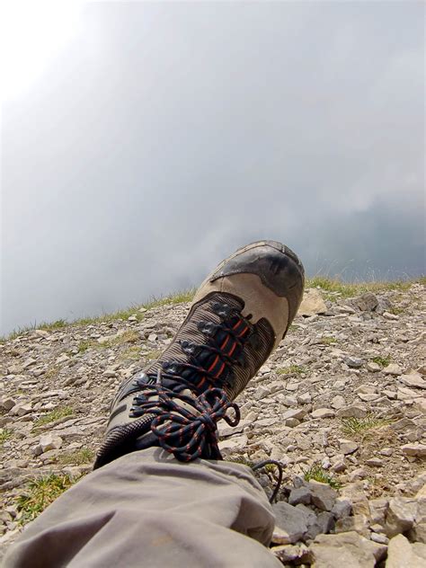 Gambar Sepatu Hiking Breathable
